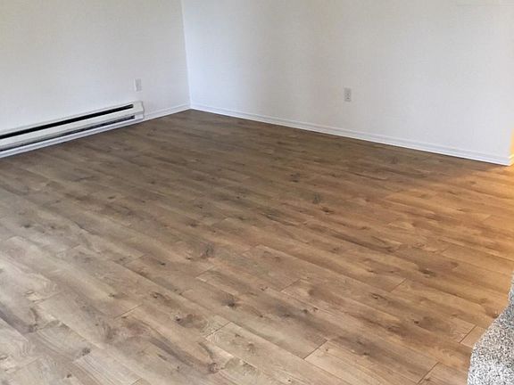 4th image of 427 Cedar Ave #A