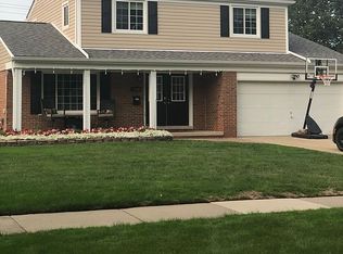 2169 Cumberland Dr, Troy, MI 48085