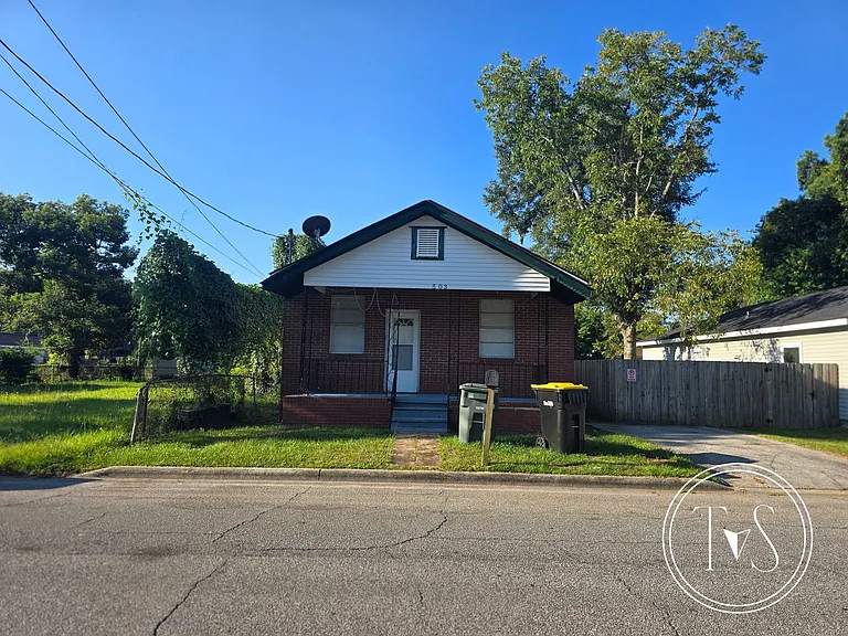 503 Gould St — Photo 2
