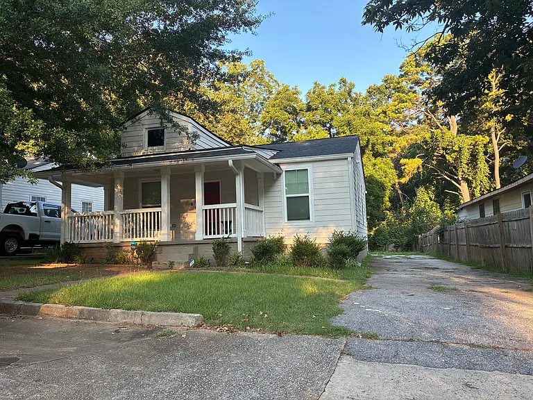 1369 Gault St SE — Photo 8