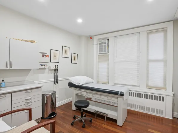 1111 Park Avenue 1C image 3 of 6