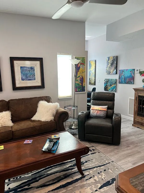 1 bed, 1.5 bath, 1040 sqft, $1,900 — Photo 2