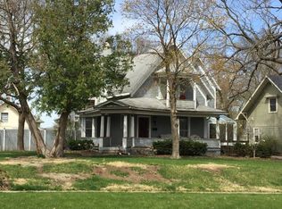 514 Columbus St, Pella, IA 50219