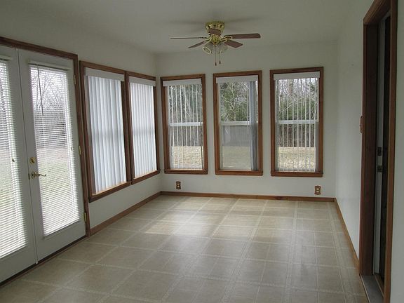 4th image of 550 Cummins Ln