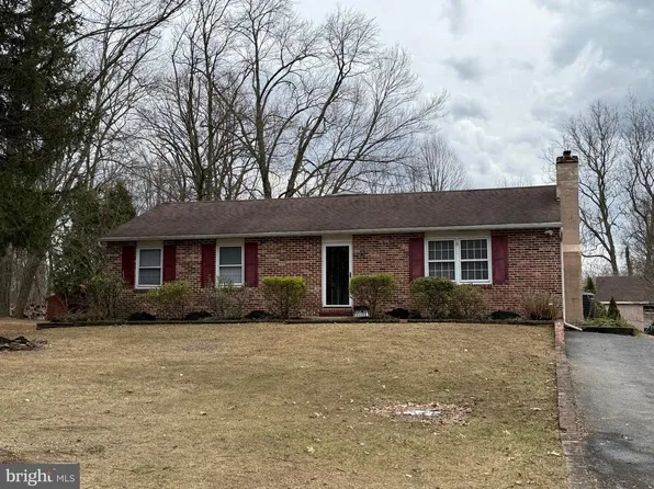 12 Dogwood Dell Dr, Coatesville, PA 19320