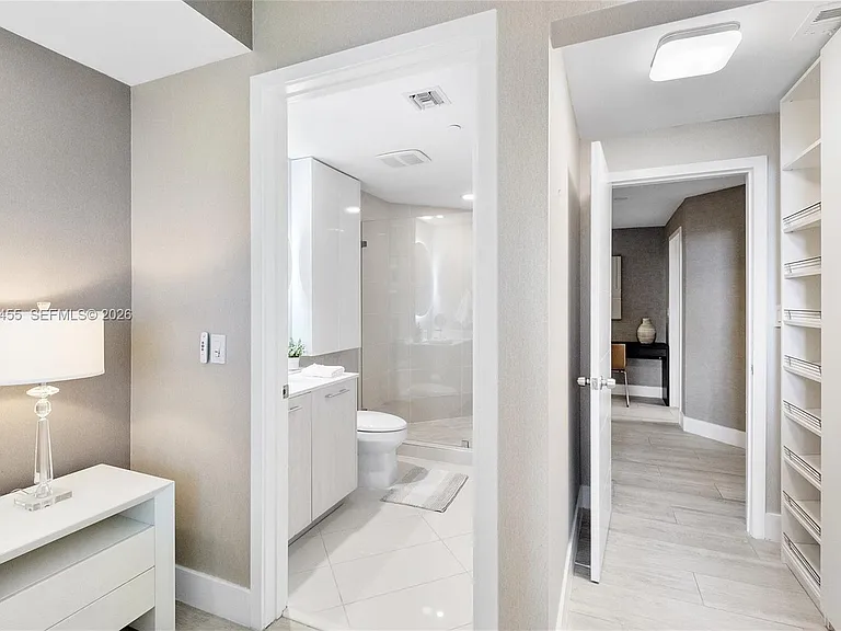 45 SW 9th St #1401 — Photo 31