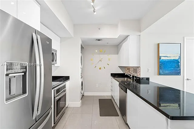 92 SW 3rd St #4702 — Photo 11
