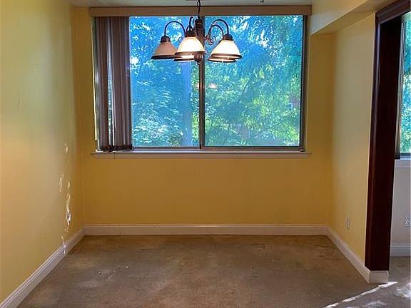 4th image of 523 Colony Dr #523
