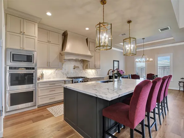 1746 Spring View Dr, Friendswood, TX 77546