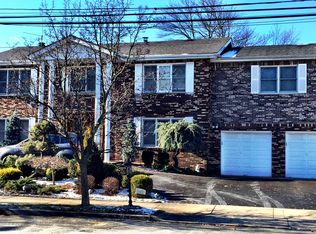 82 Hallister St, Staten Island, NY 10309