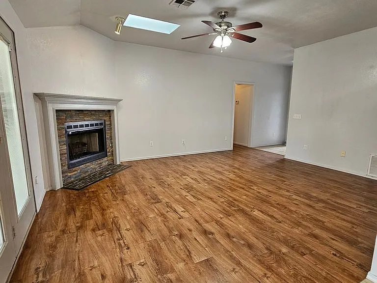 25 SW 143rd St — Photo 3