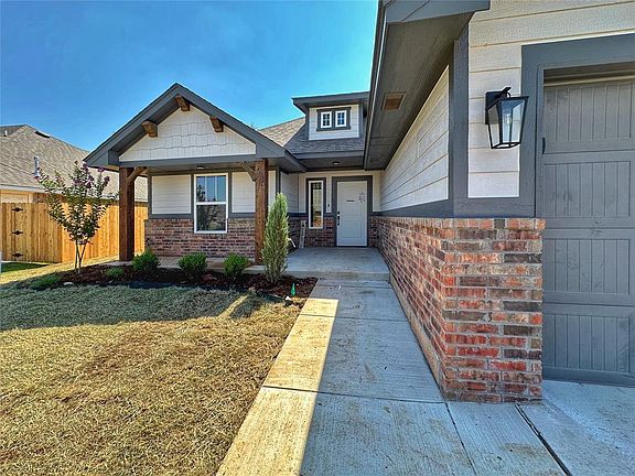 3rd image of 2404 Creek Side Cir