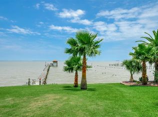 5121 W Bayshore Dr, Bacliff, TX 77518