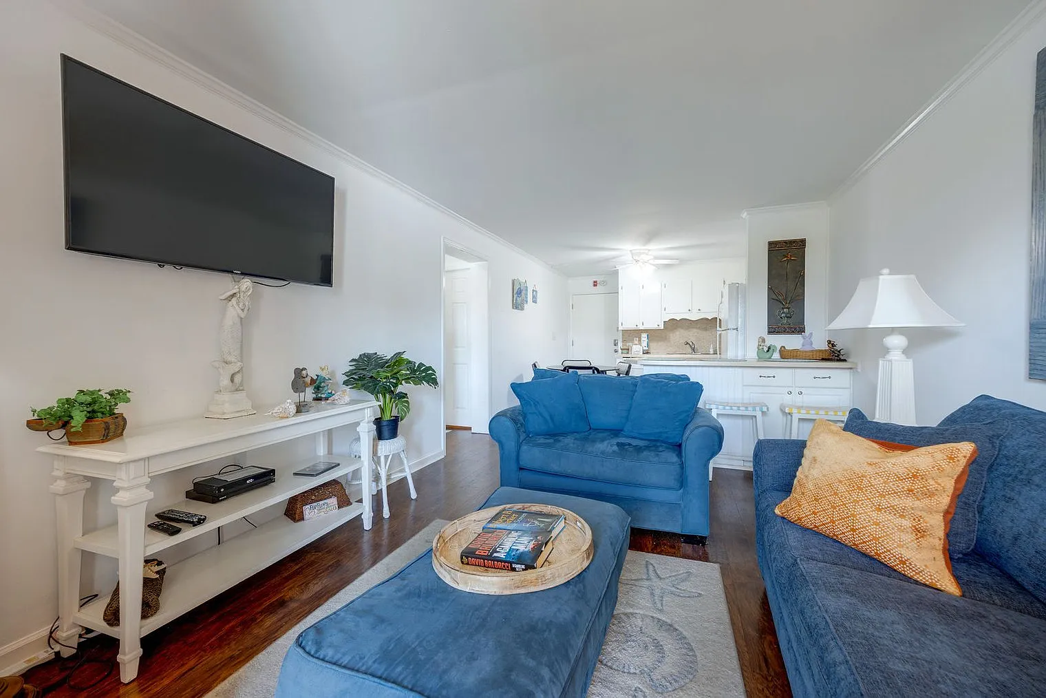 2 bed, 2.0 bath, 742 sqft, $1,935 — Photo 1