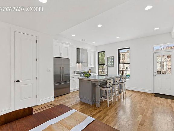 3rd image of 575 Bainbridge St