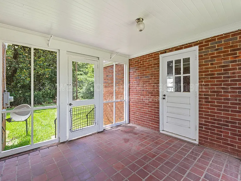 2334 Redwood Dr — Photo 17