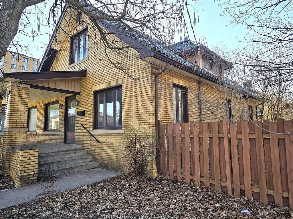Building Photo - 2311 University Ave W