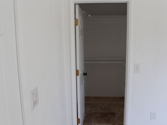 5th image of 1107 W 98th St