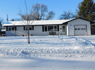 1702 Plumtree Rd N, Fargo, ND 58102