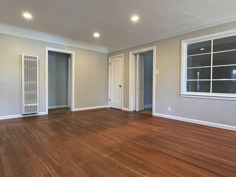 1044 Branham Ln — Photo 8