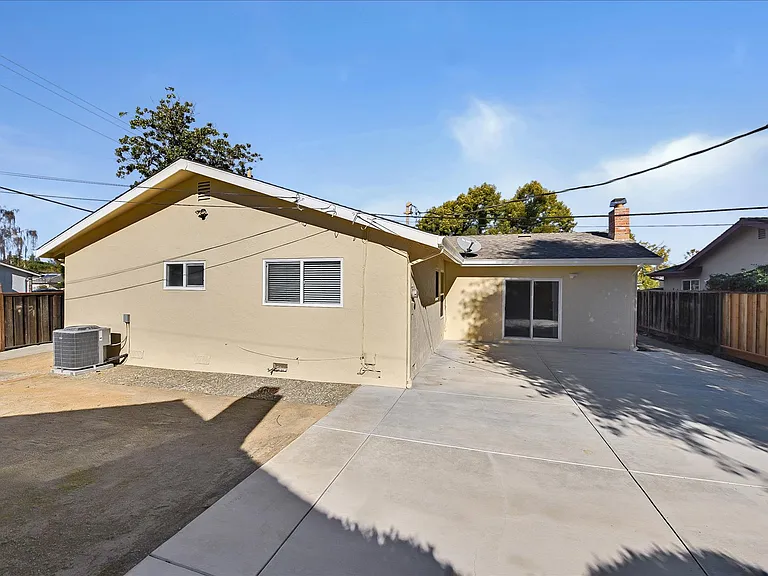 2448 Whitethorne Dr — Photo 33