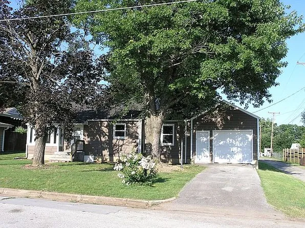 1610 Clinton St, Carthage, MO 64836