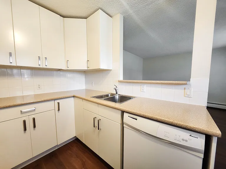 3409 Centre St N — Photo 7