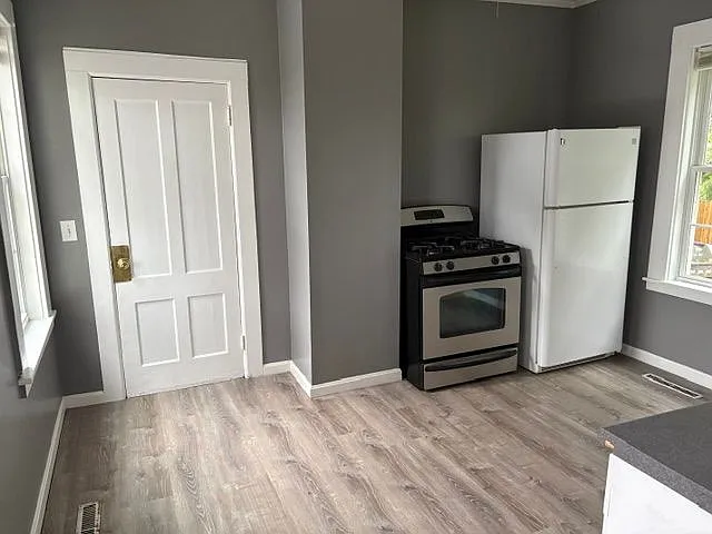 2 bed, 1.0 bath, 1200 sqft, $2,000 — Photo 3