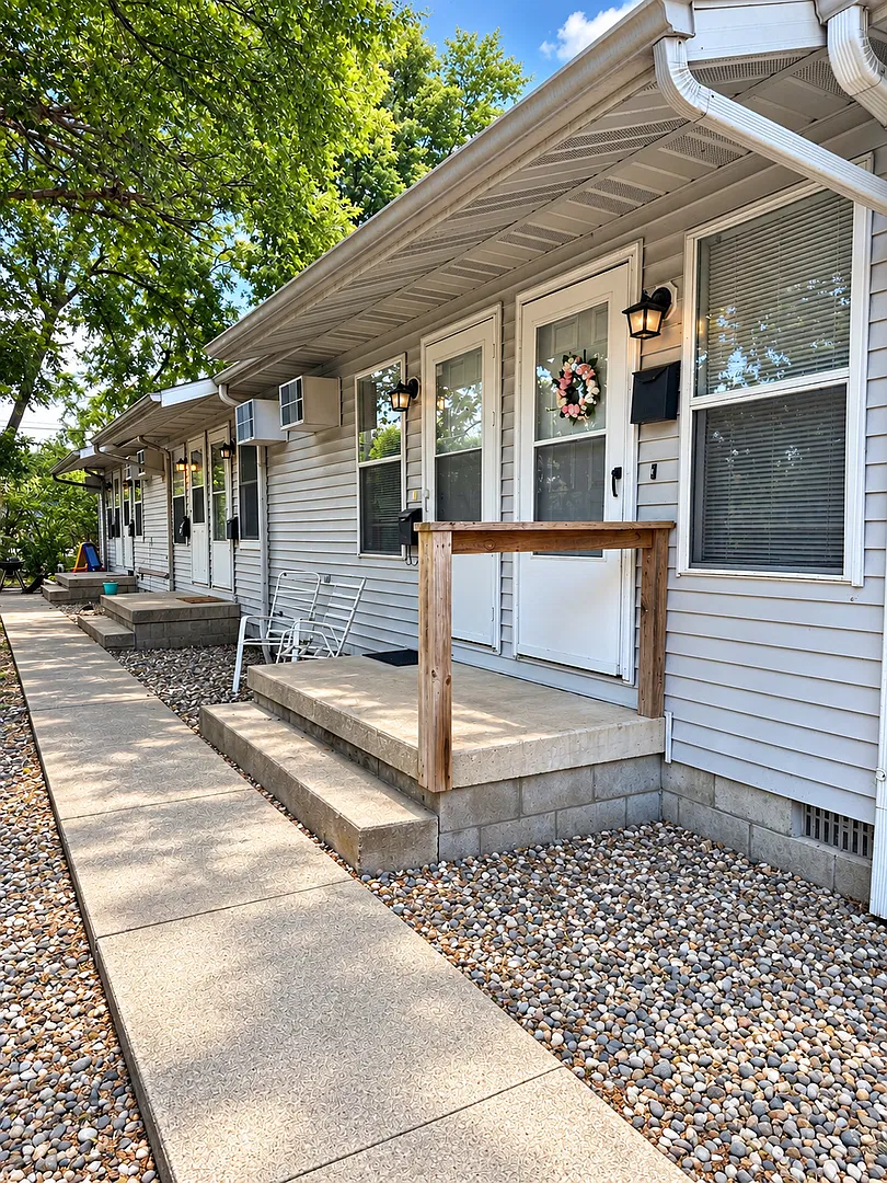 202 S Hartle Ave. Urbana, IL — Photo 1