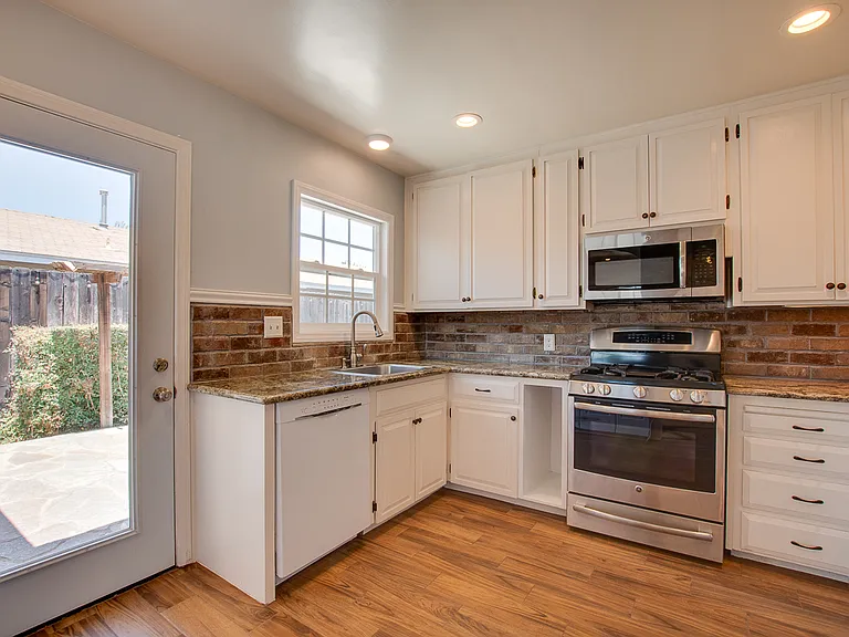 5015 Art St — Photo 7