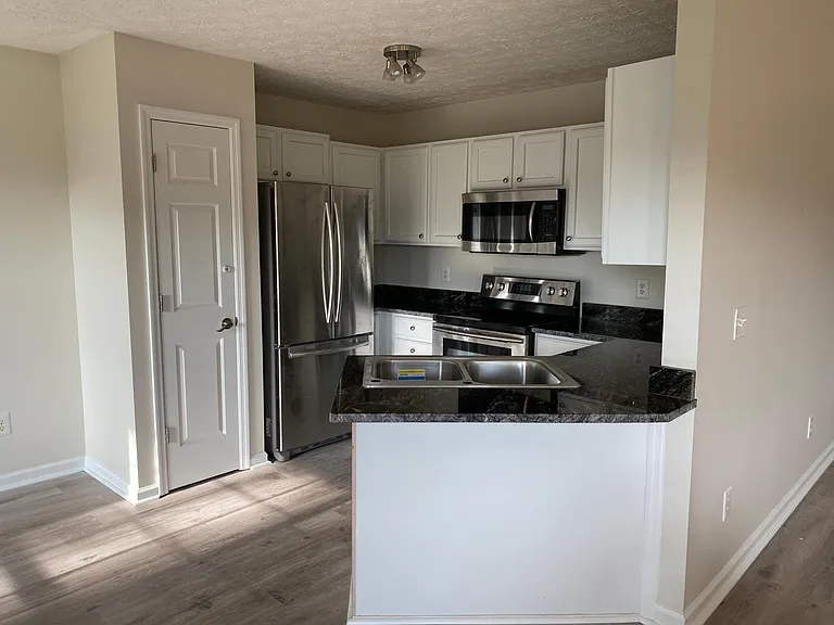 3852 Wedgefield Ct — Photo 6