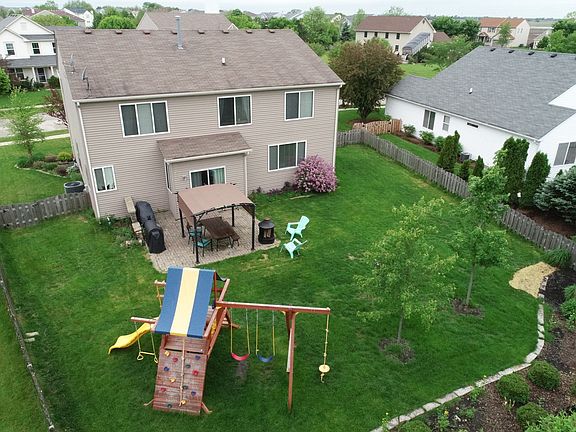 4th image of 1720 Balmoral Ln