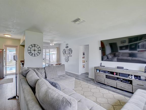 4th image of 6581 Hayes Street