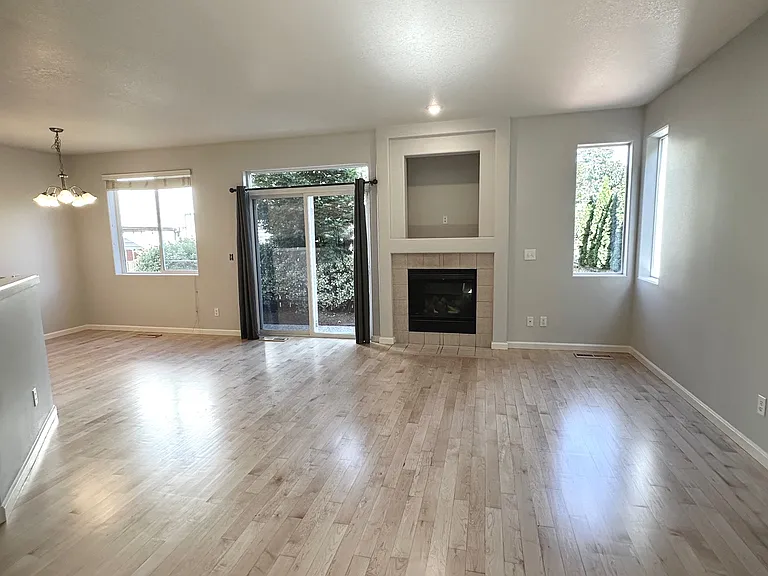 220 NE 57th Ave — Photo 3