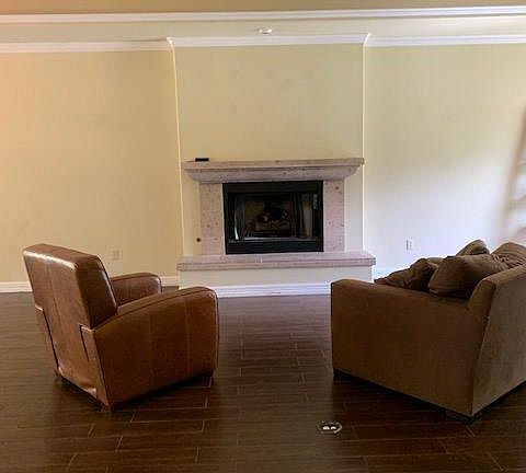 3rd image of 208 Royal Oaks Dr