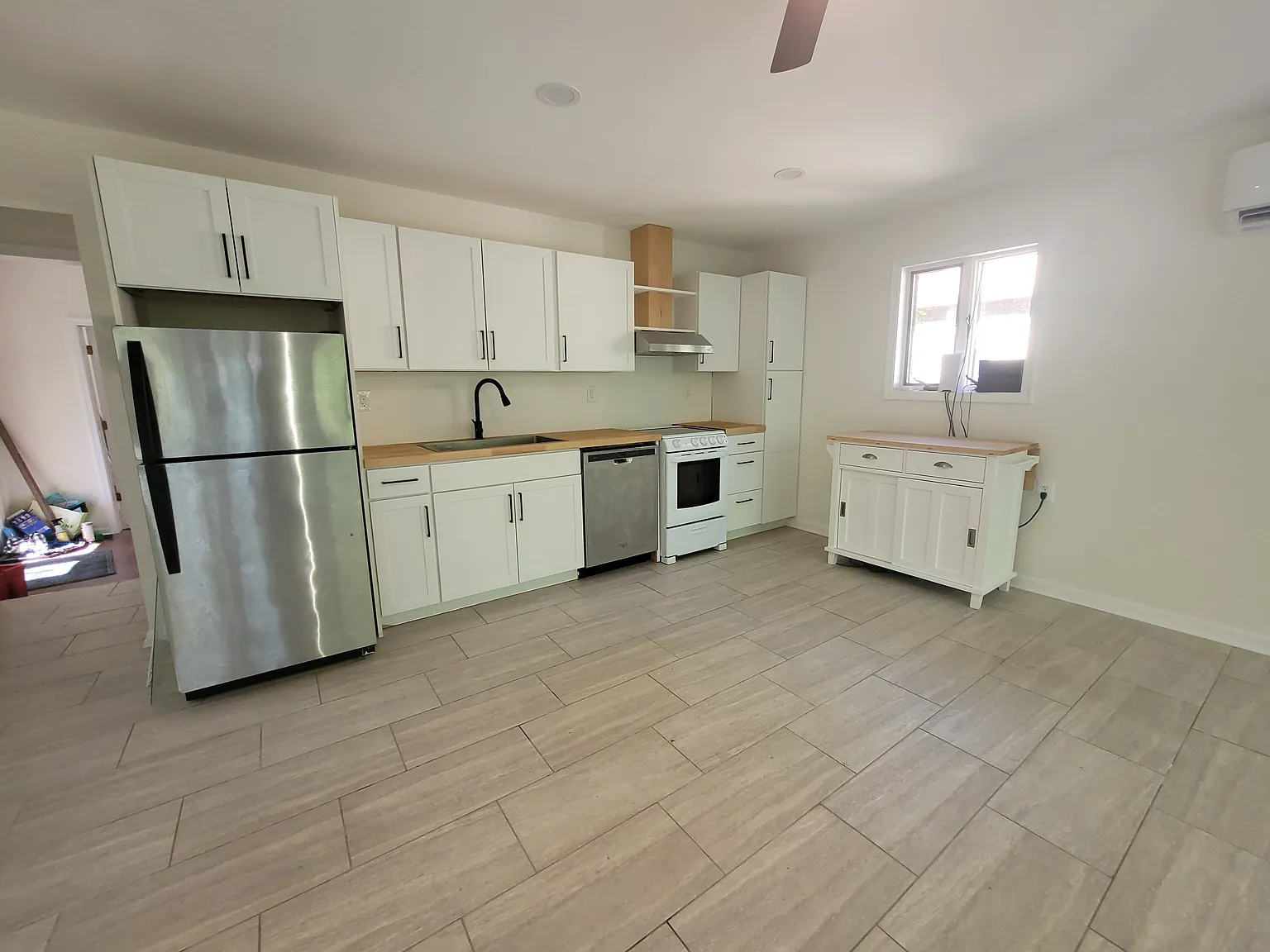 2 bed, 740 sqft, $1,900 — Photo 3