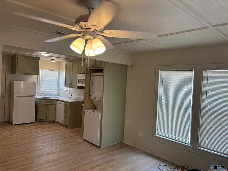 1505 W 10th St — Photo 3