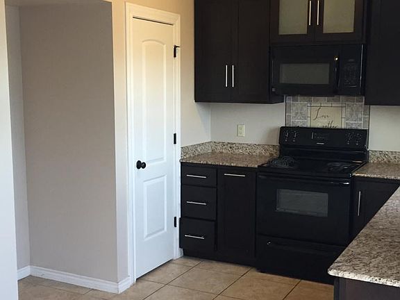 3rd image of 2680 Oak Manor Dr