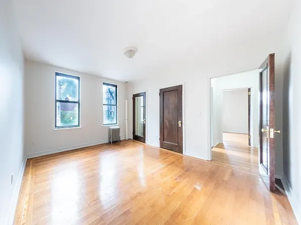 940 Street Nicholas's Avenue image 8 of 16