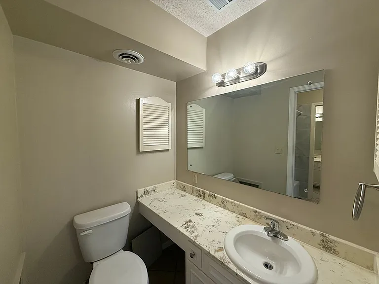 744 S Cedar St — Photo 8