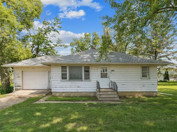 205 W Williams St, Dunkerton, IA 50626