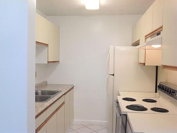 5th image of 3915 S Flagler Dr APT 102