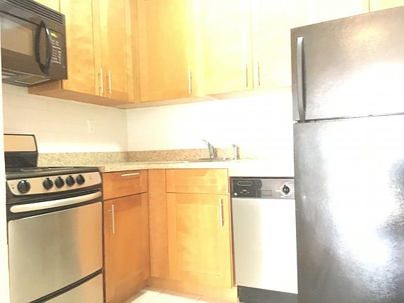 4th image of 2253 7th Ave APT 3N
