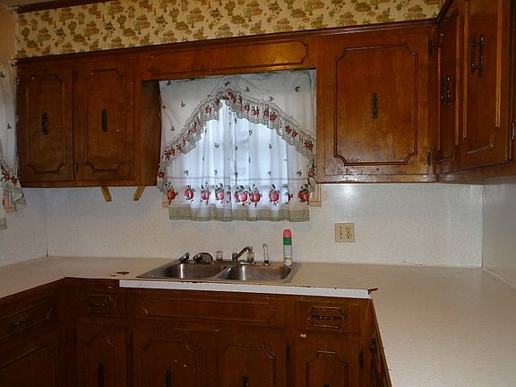 5th image of 1305 Pipkin St