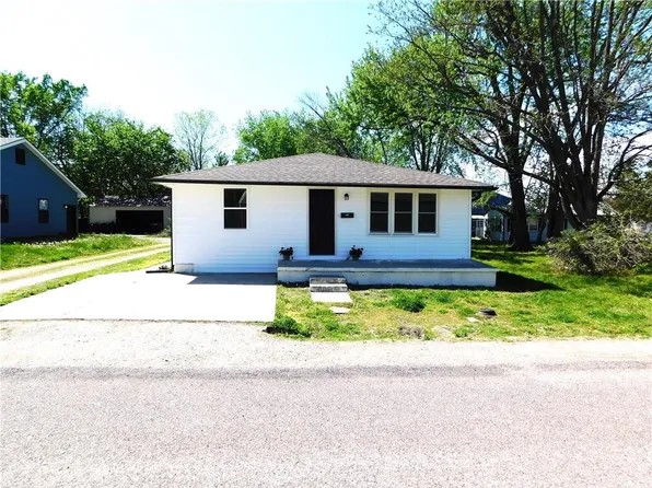 302 S Vine St, Holden, MO 64040