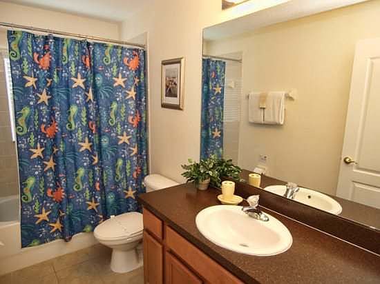 WS4P304OBC-Shared-Bathroom