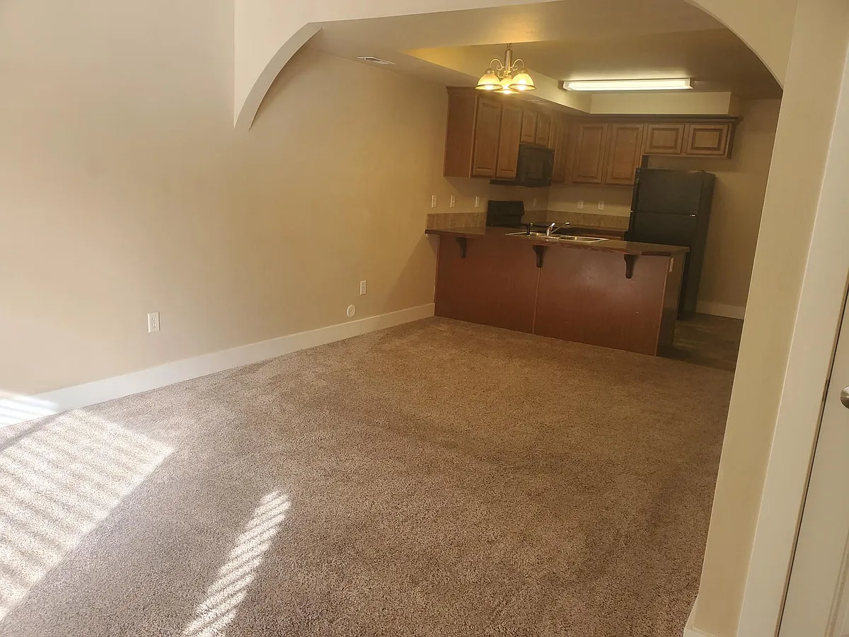 Building Photo - 9830 W Rosecroft Ct #104