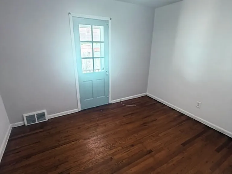 11215 Langton Ave — Photo 10