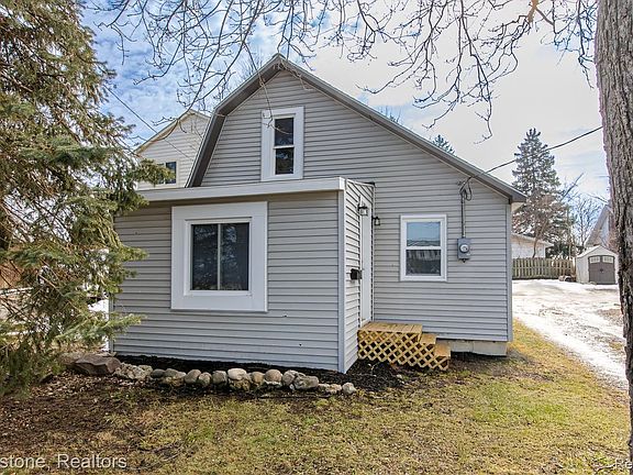 2nd image of 31 Heights Rd