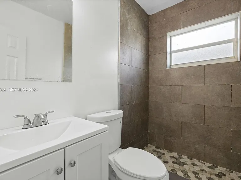 7721 Dickens Ave #6 — Photo 12